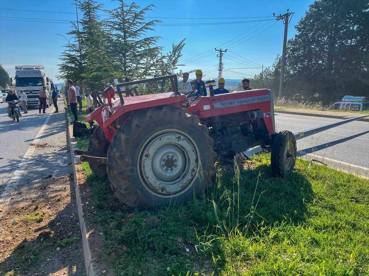 Banaz'da Zincirleme Trafik Kazası: 4 Yaralı