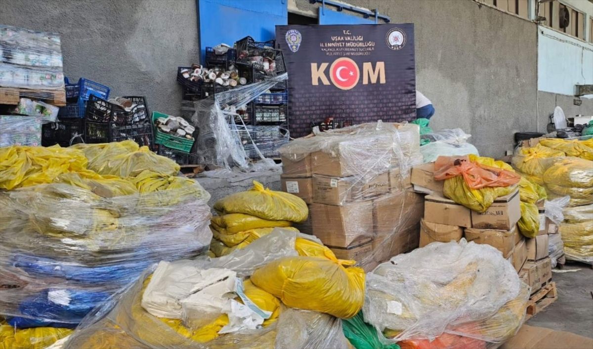 Uşak'ta son kullanma tarihi geçmiş 29 ton çikolata ele geçirildi