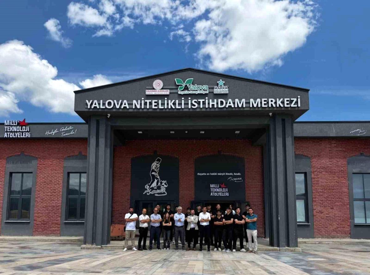 Yalova Makine İhtisas OSB'yi ziyaret eden öğrenciler