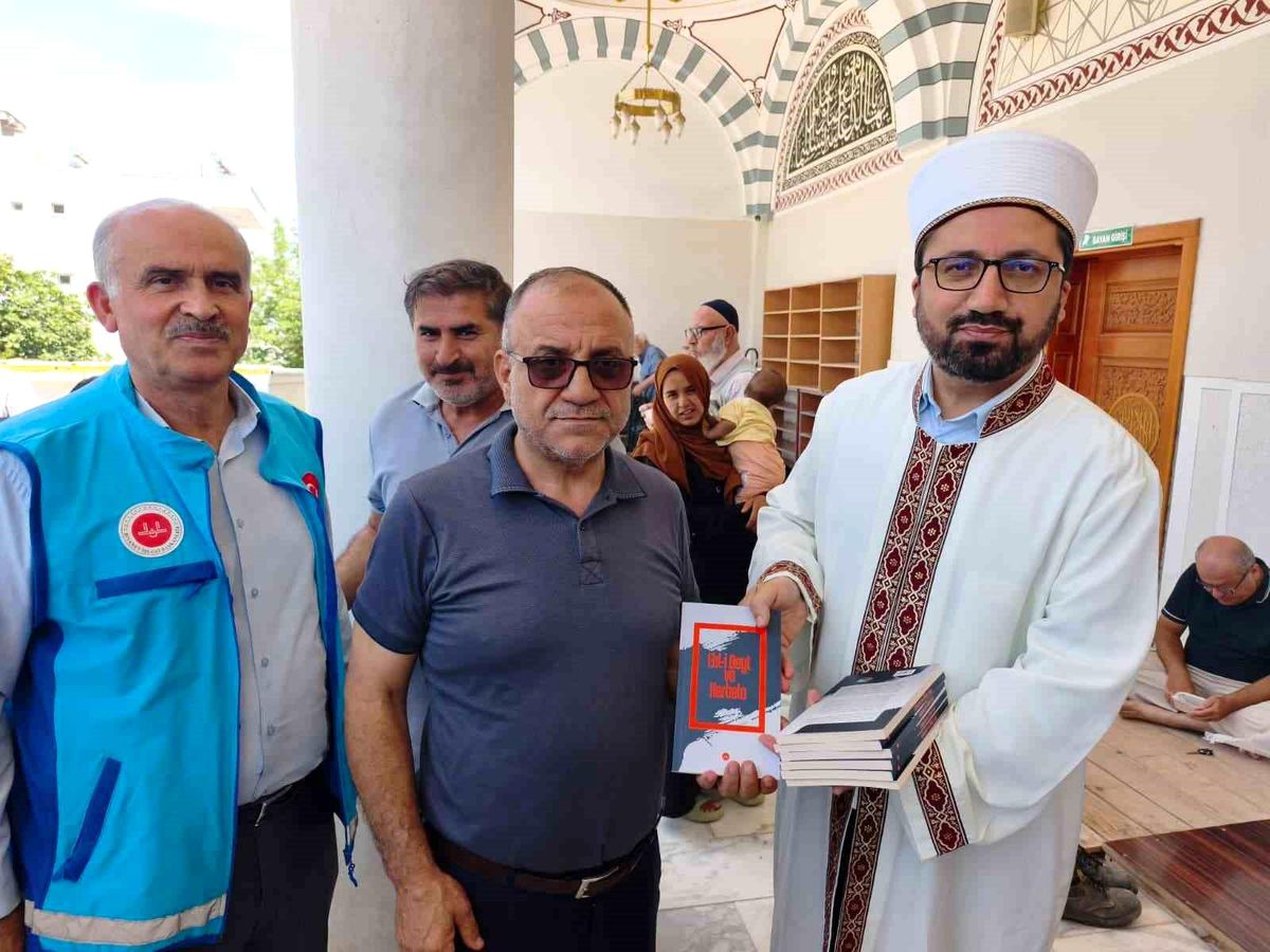 Adıyaman'da cemaate aşure ikramı
