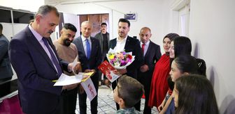 Ağrı Valisi Bozkurt evde eğitim gören öğrencinin karne sevincine ortak oldu