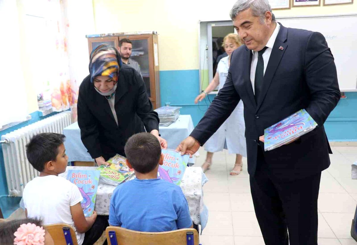 Aldıkları hediyeler ile yaz tatilini daha verimli geçirecekler