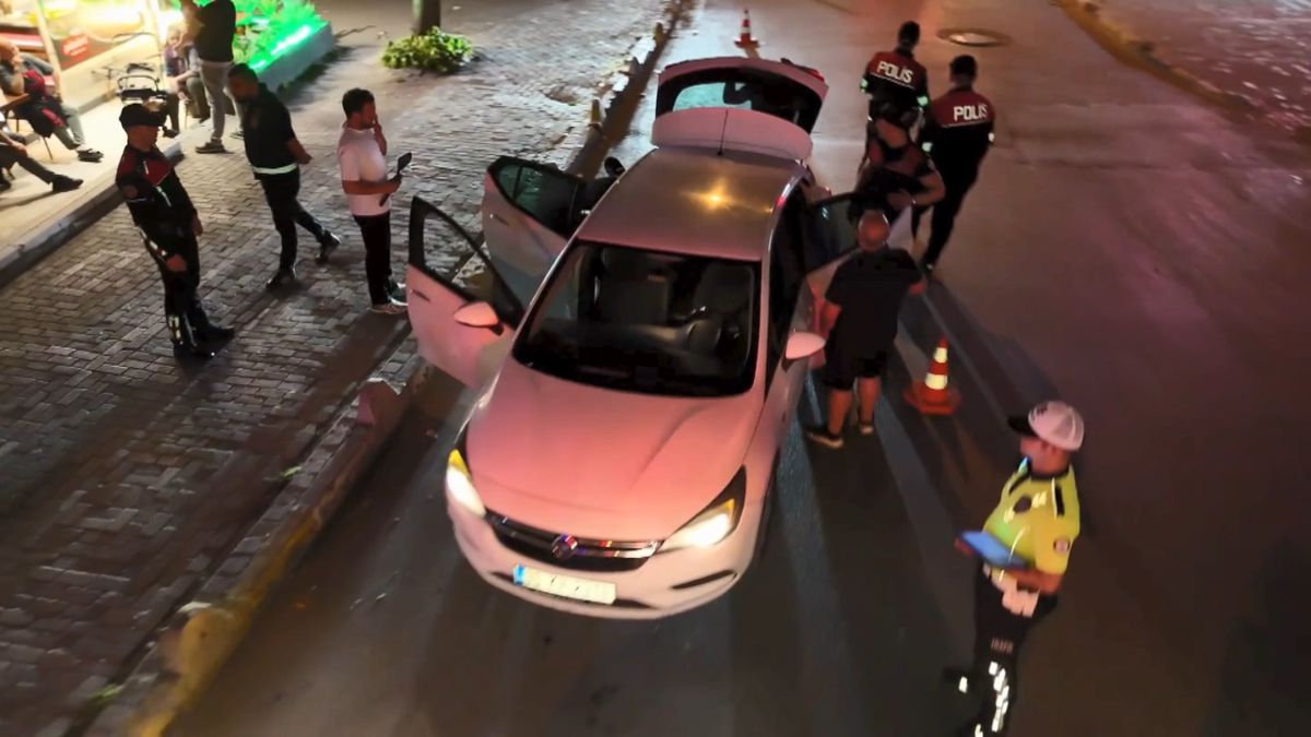 Avcılar'da Dron Destekli Huzur Uygulaması yapılıyor.