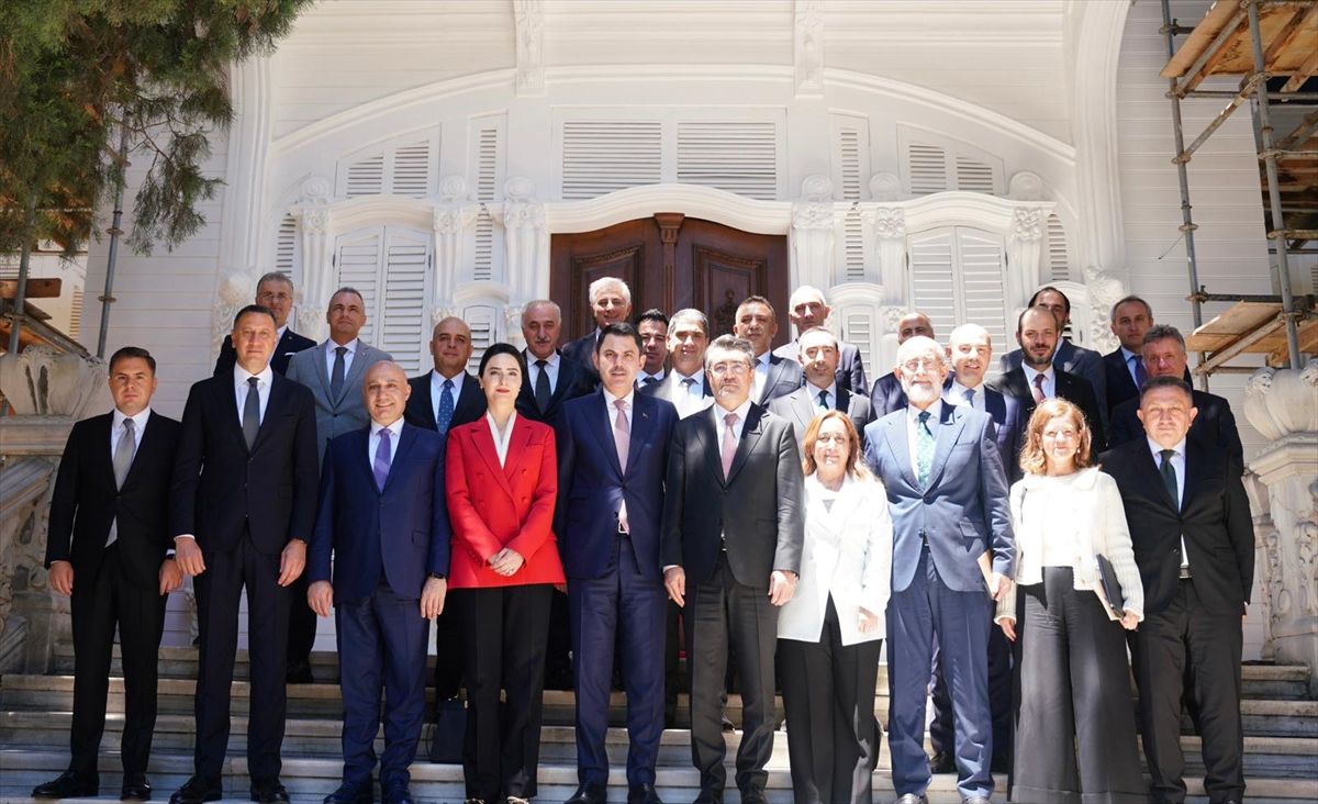 Bakan Kurum, Türkiye Bankalar Birliği Yönetim Kurulu üyeleriyle bir araya geldi