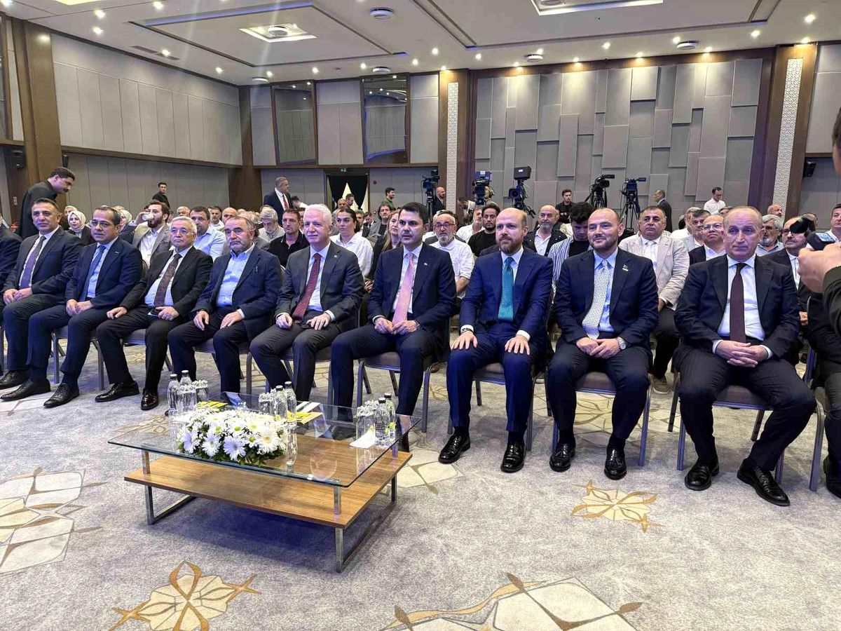 Bakan Kurum: 'Yarısı Bizden kampanyası kapsamında İstanbul'un 39 ilçesinde 233 bin konutun dönüşüm süreci devam ediyor'