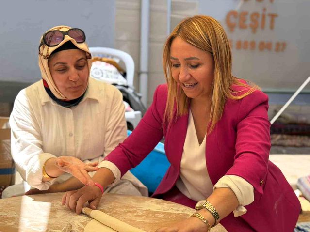 Başkan Tekin kendi elleriyle gözleme açtı