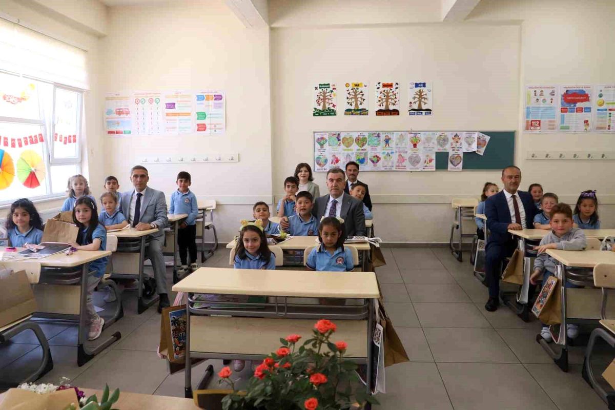 Bayburt'ta 14 bin 537 öğrenci karne heyecanı yaşadı
