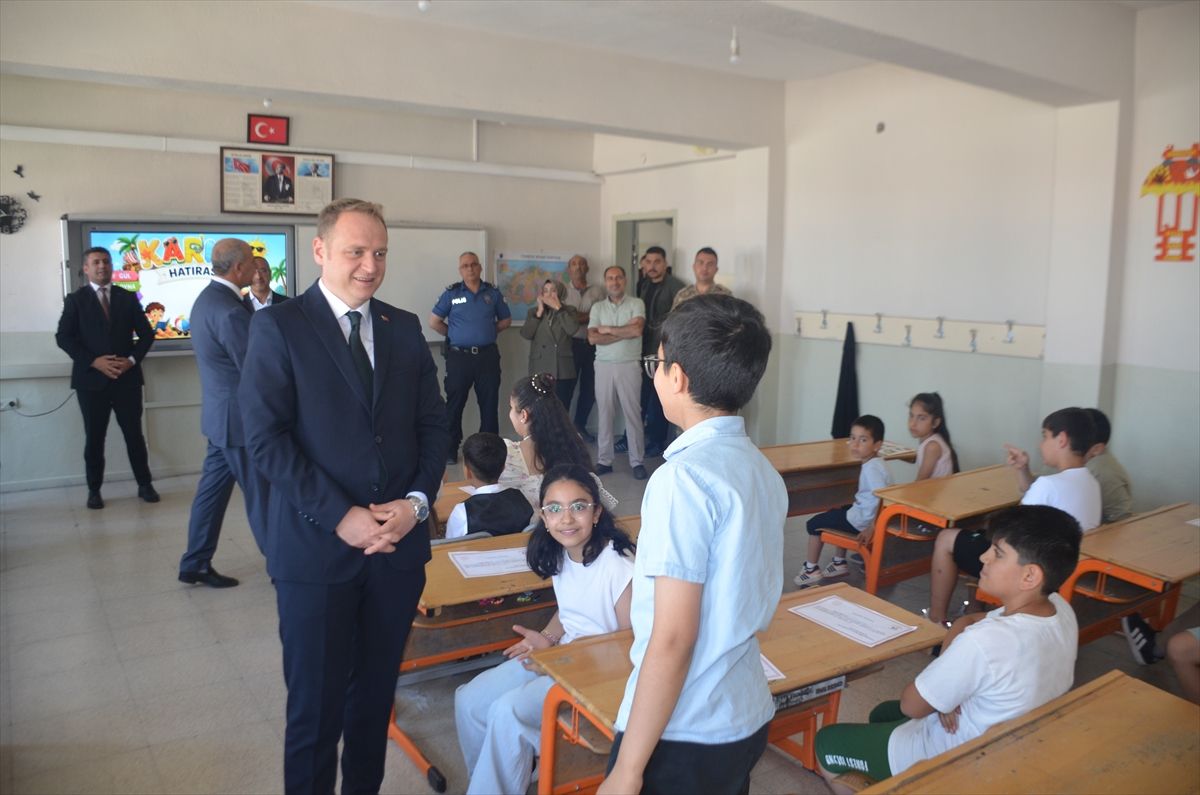 Bulanık'ta öğrenciler karne heyecanı yaşadı