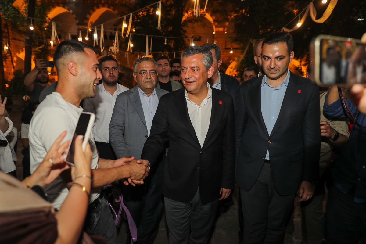 Özgür Özel Diyarbakır’da: ‘Mesele otokratlarla demokratlar arasında’