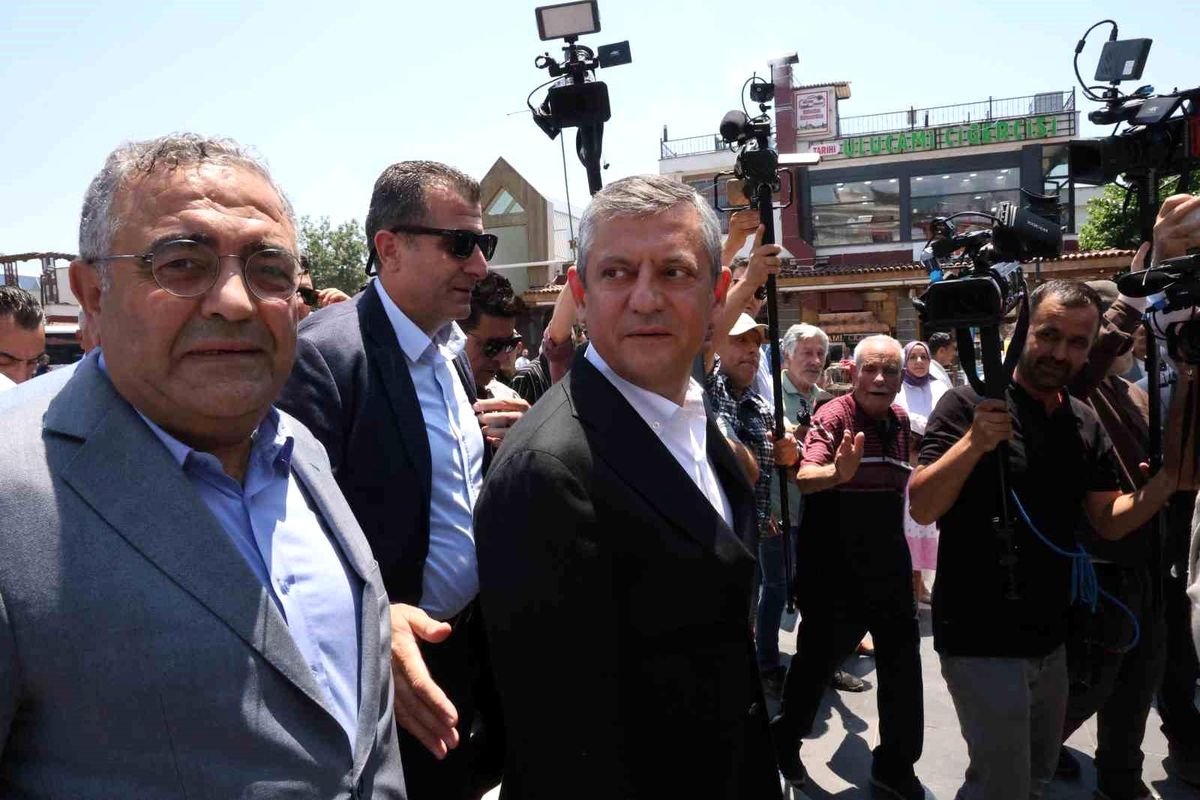 CHP Grup Başkanı Özel, Selahattin Demirtaş'ın selamını Diyarbakırlılara iletti