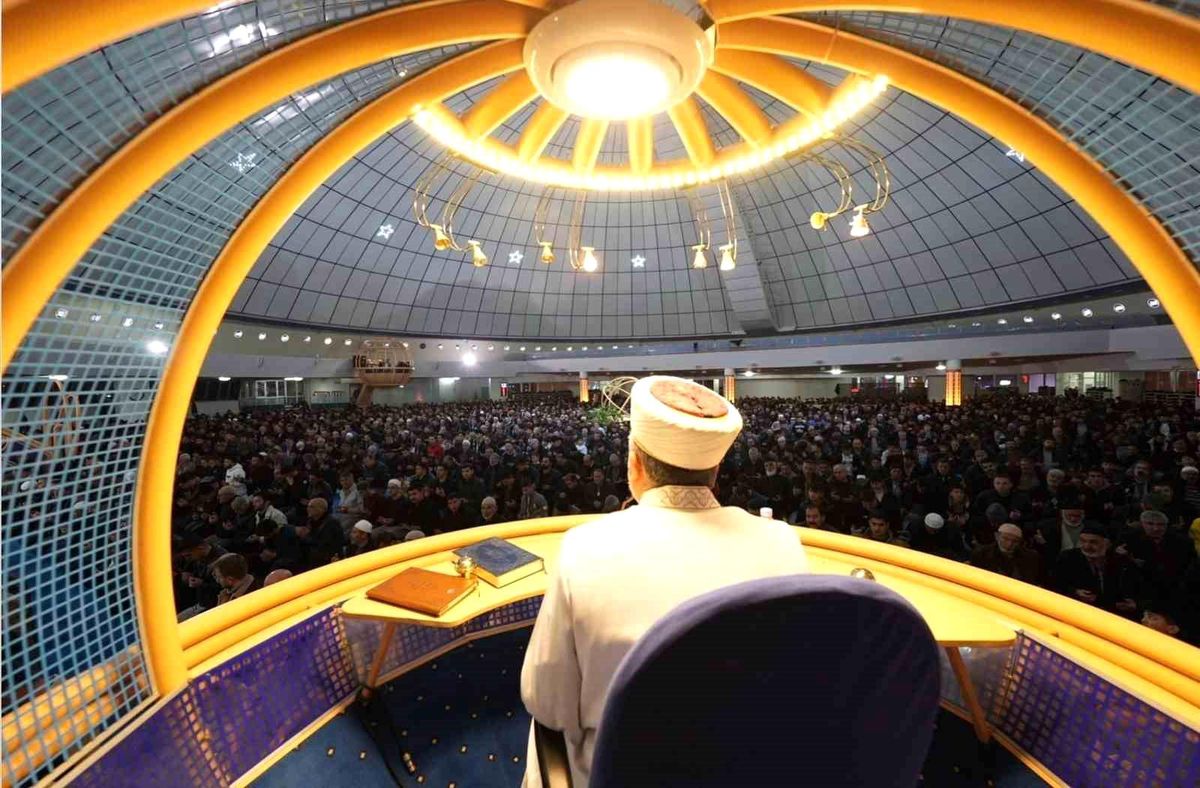 Diyanet'ten cuma hutbesinde 'aile olmak' vurgusu