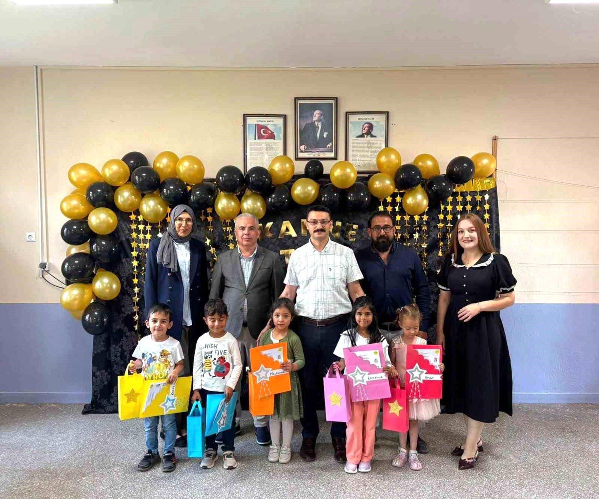 Emirdağ Tez İlkokulu'nda öğrenciler karne sevinci yaşadılar