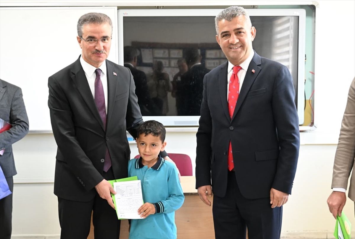 Doğu Anadolu'da 7 ilde öğrenciler karnelerini alarak yaz tatiline girdi.