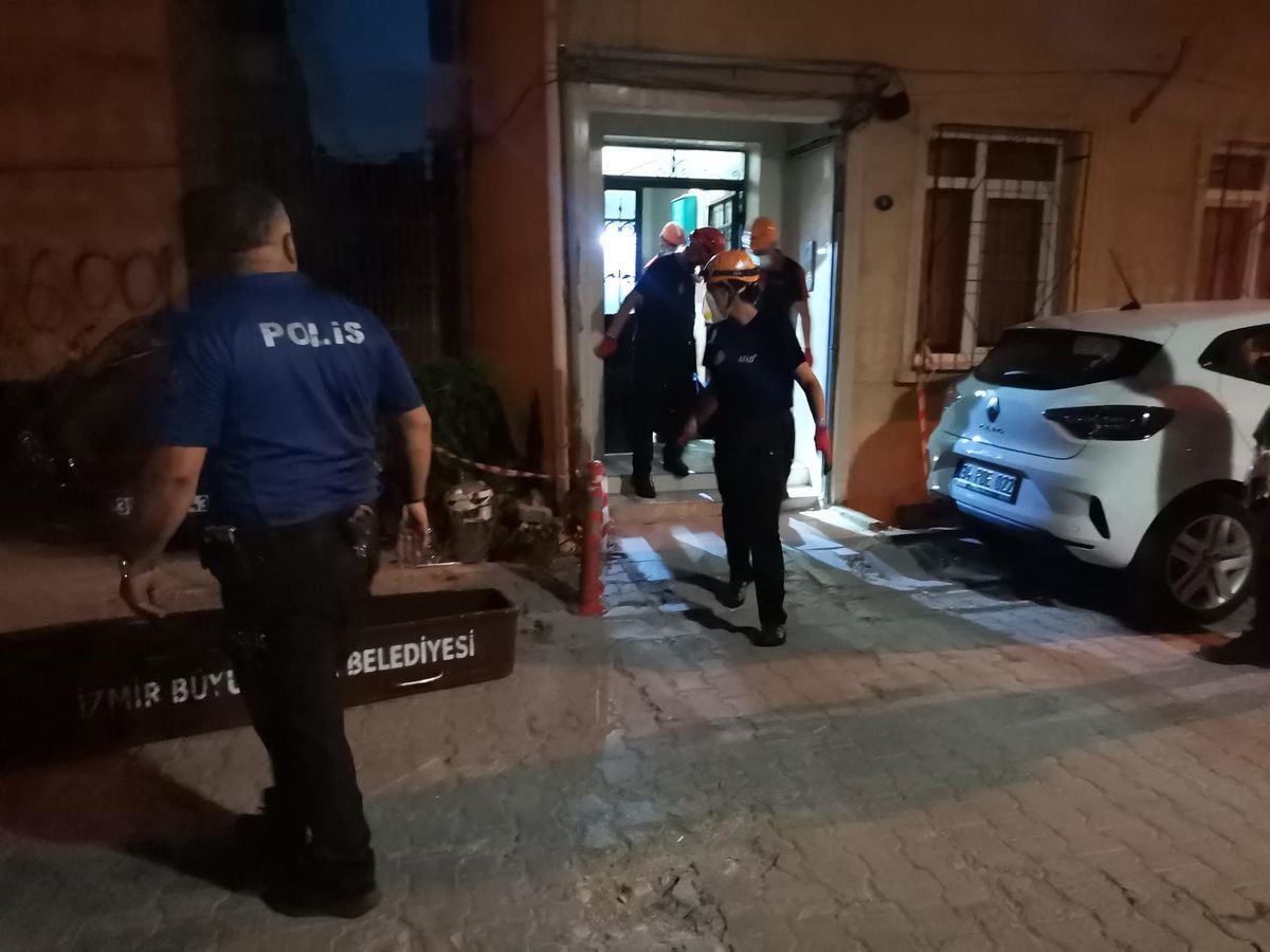 İzmir'de 1 kişi evde çıkan yangında hayatını kaybetti