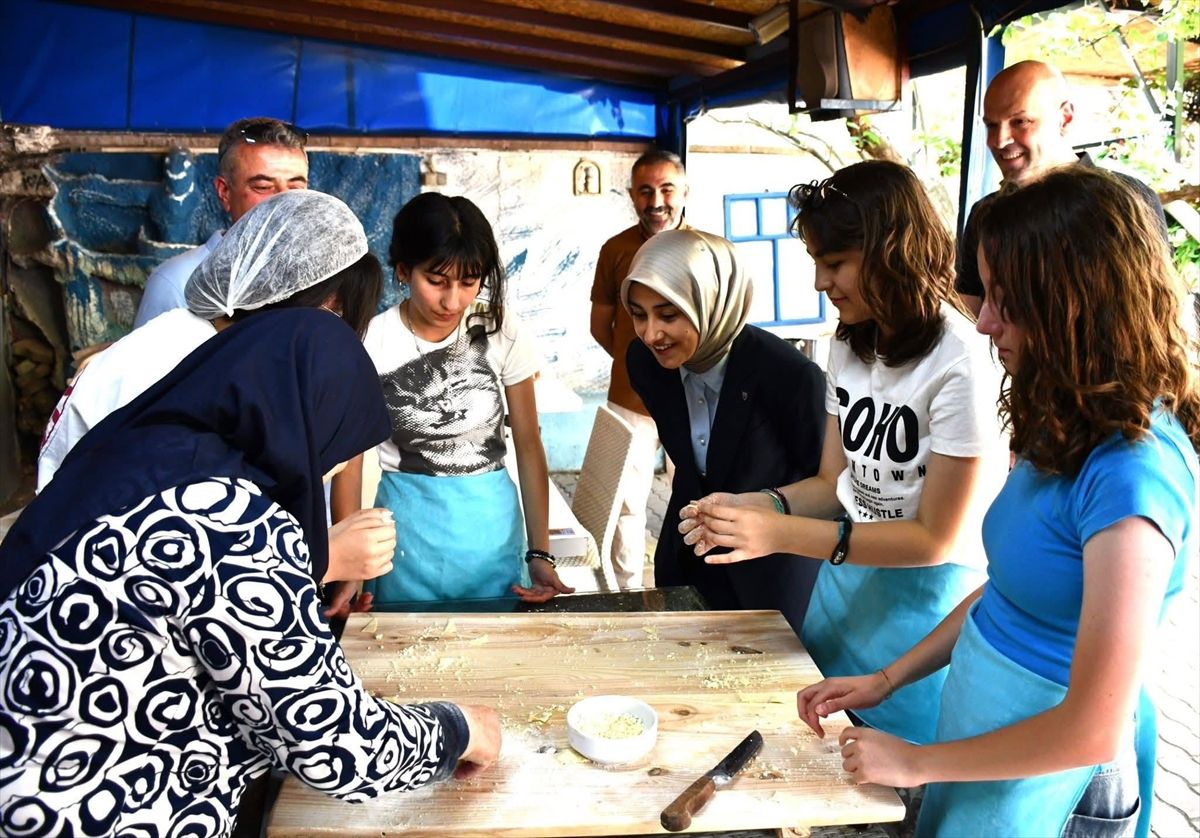 Gümüşhacıköy'de yaşlılar ve öğrenciler aynı sofrada buluştu