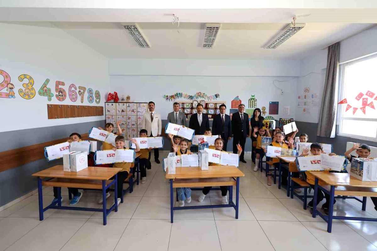 Hatay'da 368 bin 320 öğrenci karne heyecanı yaşadı