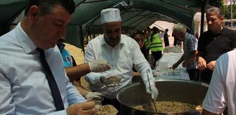 Hatay ve Mersin'de vatandaşlara aşure ikramında bulunuldu