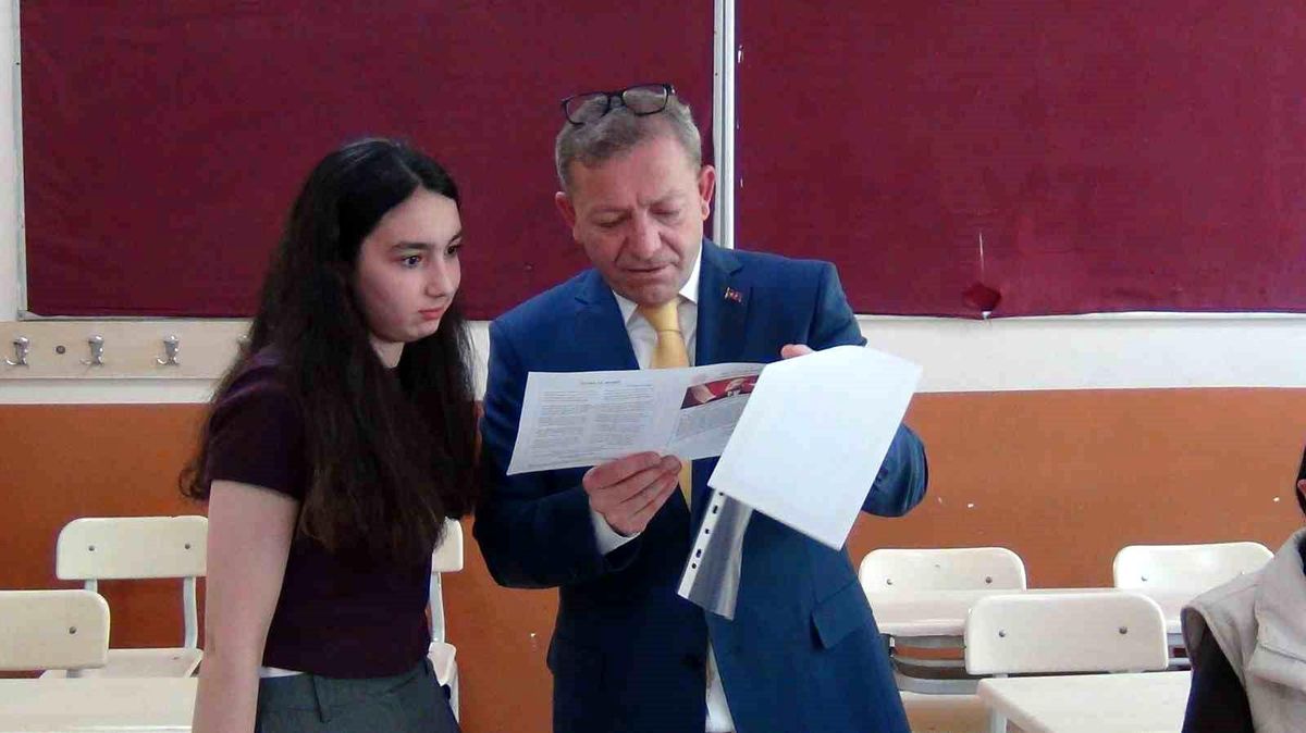 Kars'ta karne alan öğrenciler