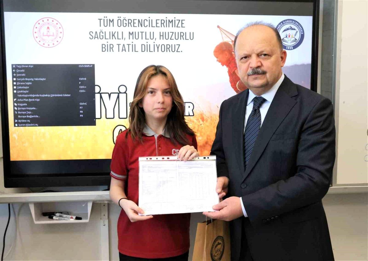 Kastamonu'da 52 binden fazla öğrenci karne heyecanı yaşadı