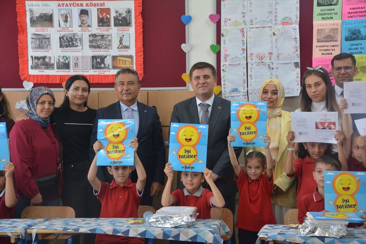 Kayseri ve çevre illerde öğrenciler karne sevinci yaşadı