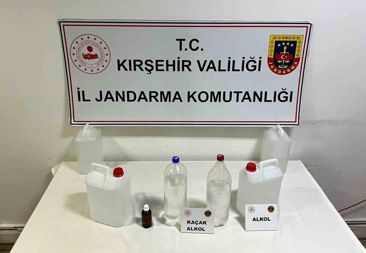 Kırşehir'de düzenlenen kaçak alkol operasyonunda ele geçirilen malzemeler.