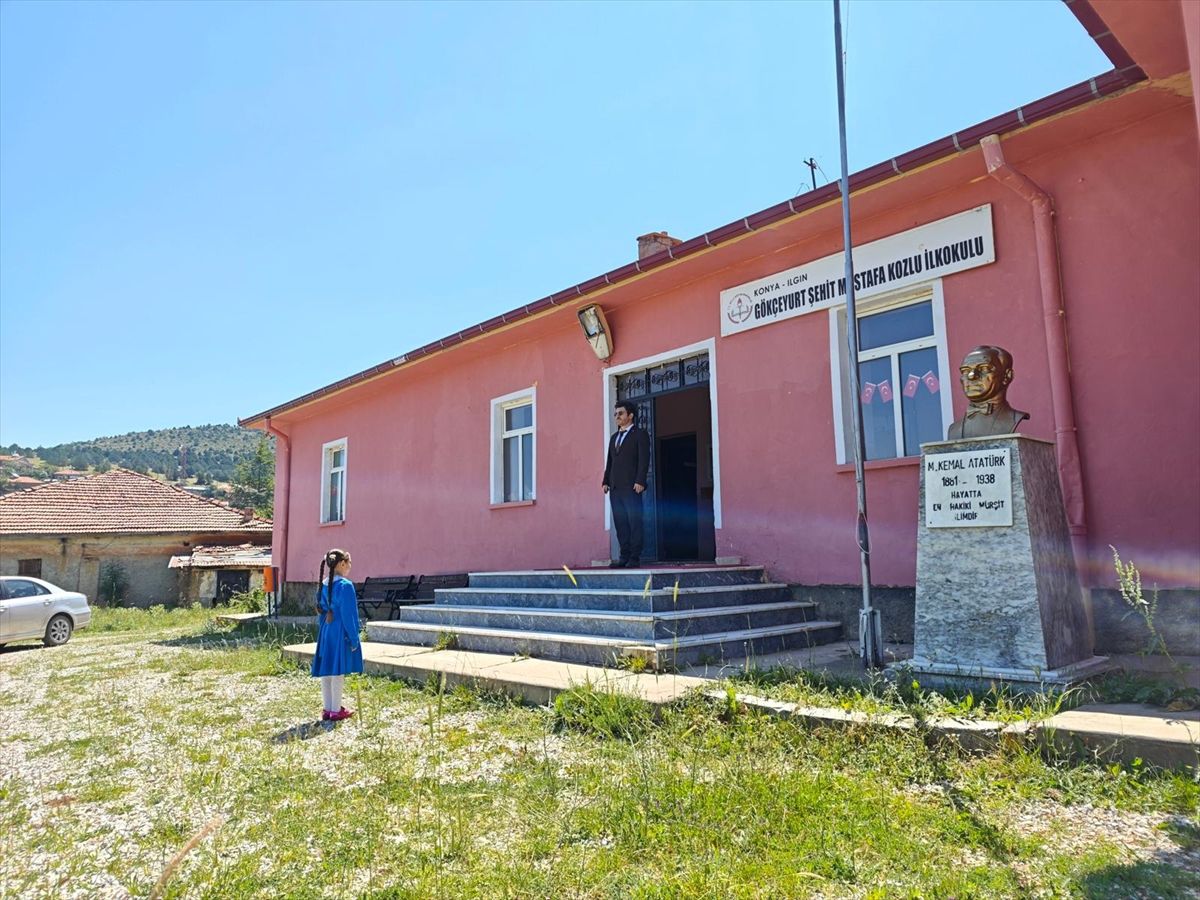 Ilgın’da tek öğrencili okulda karne sevinci