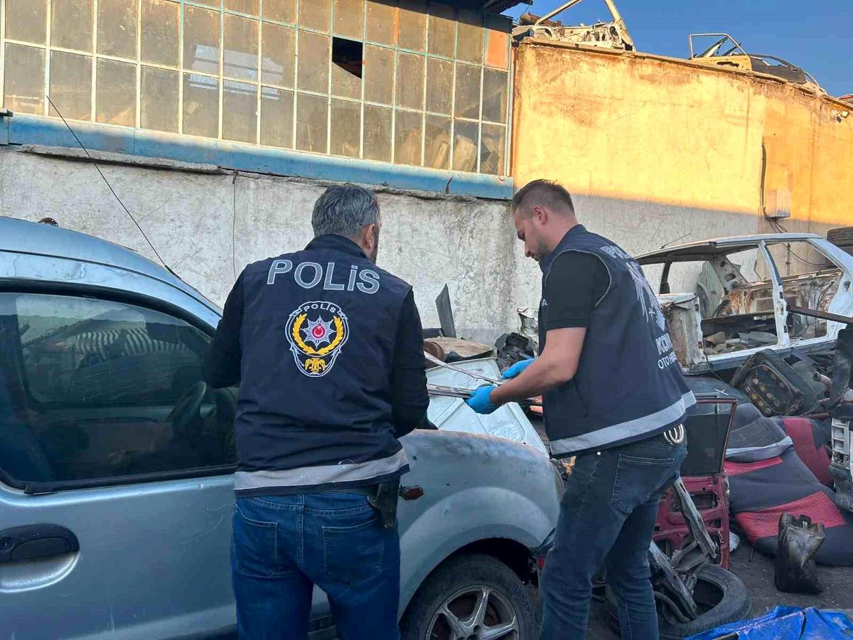 Konya'da 'Oto Kapan' operasyonunda 75 milyonluk change araç ele geçirildi