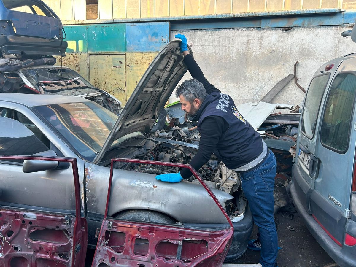 Polis ekiplerinin operasyon sonrası el koyduğu araçlar