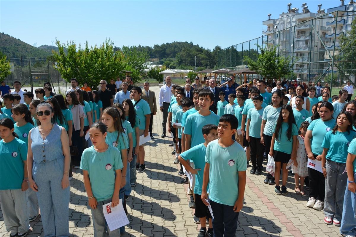 Kumluca'da 15 bin 817 öğrenci karne aldı