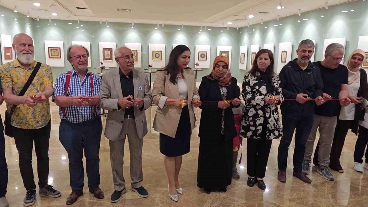 Kütahya'da düzenlenen tezhip sergisinden bir görünüm