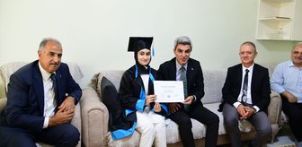 Malatya'da evde eğitim gören öğrenciye karnesi teslim edildi