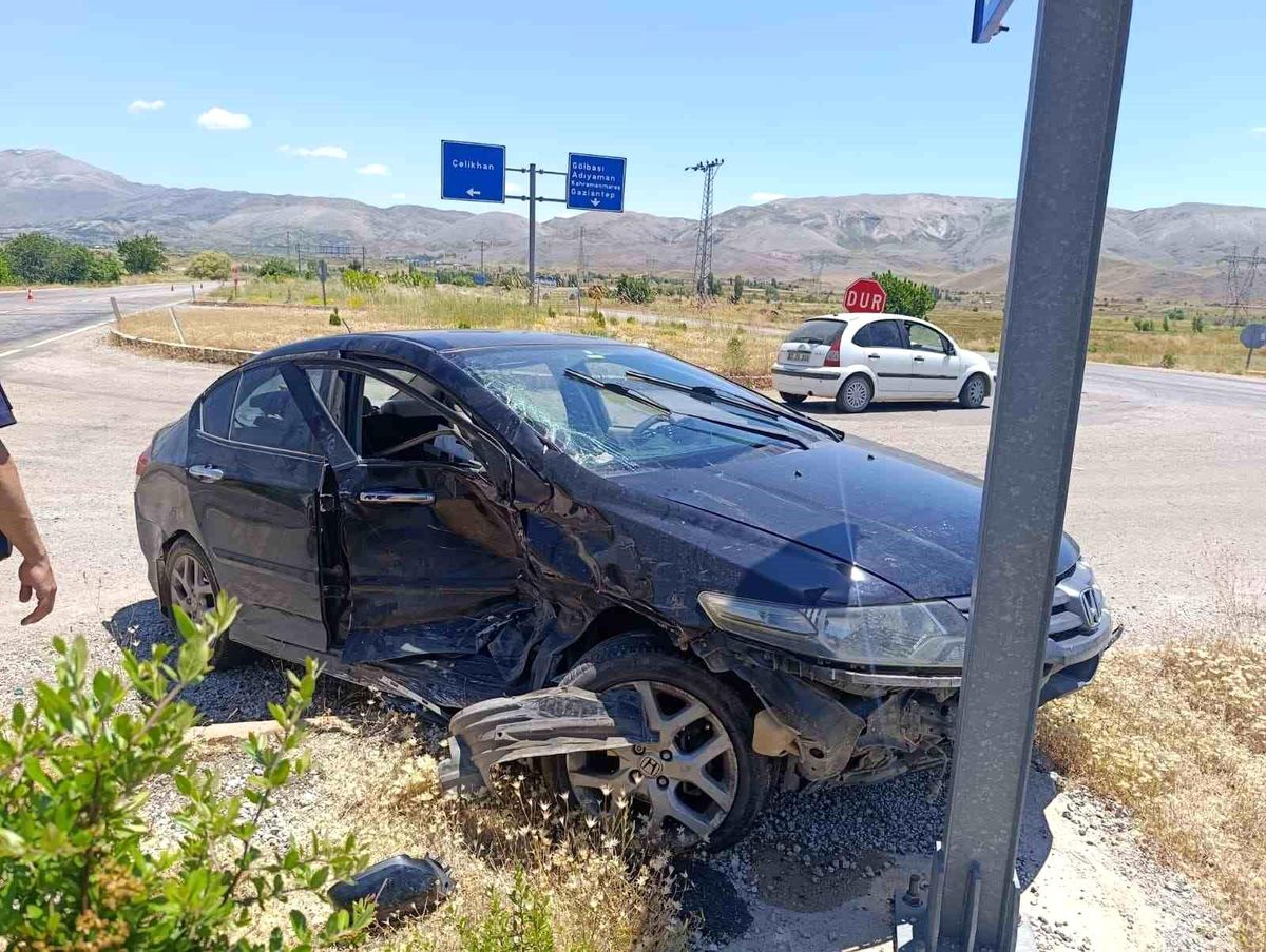 Malatya'da iki araç çarpıştı: 2 yaralı