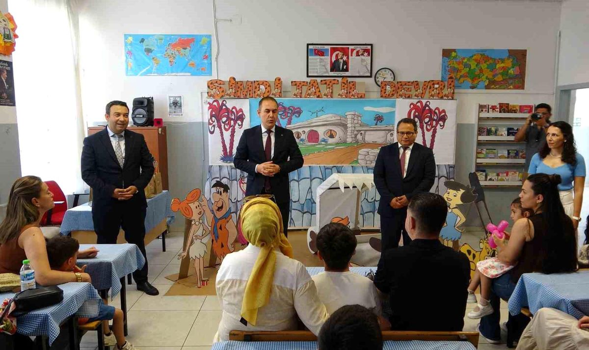 Mersin'de 349 bin 348 öğrenci karne heyecanı yaşadı