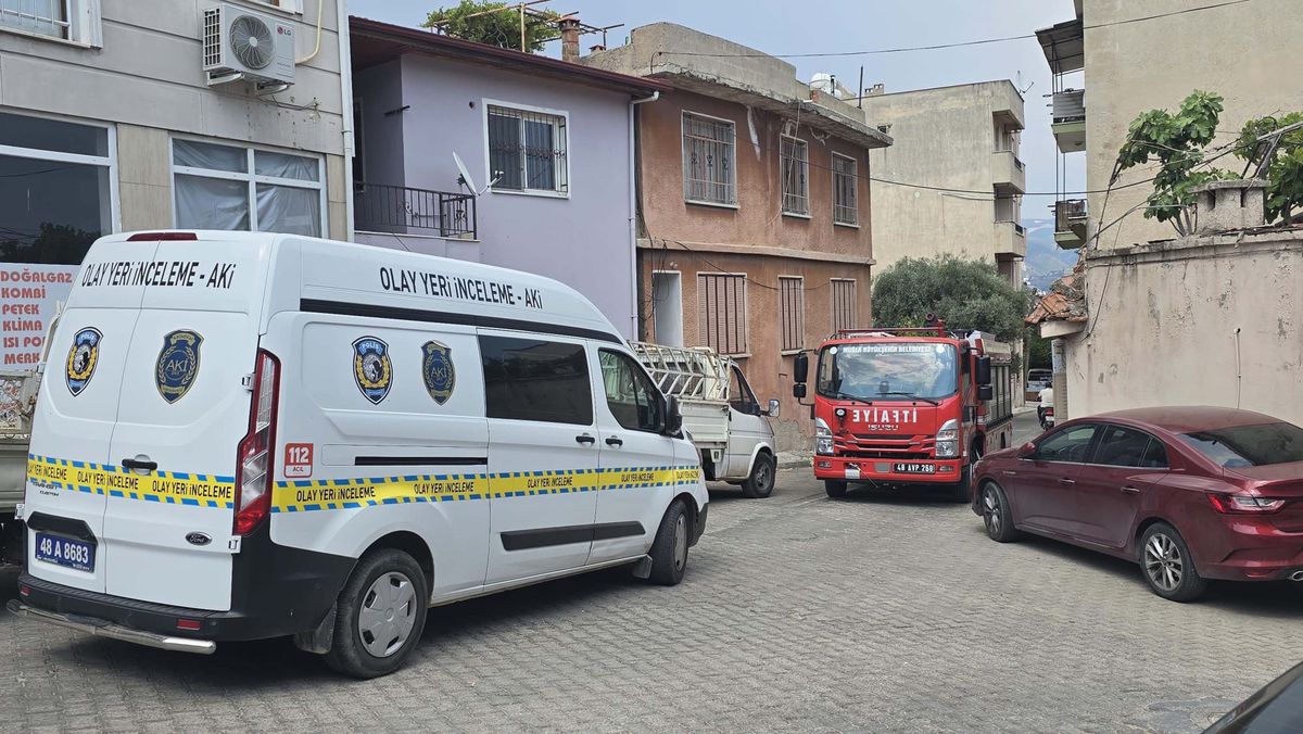 Metruk evde kaçak kazıya suçüstü; 3 gözaltı
