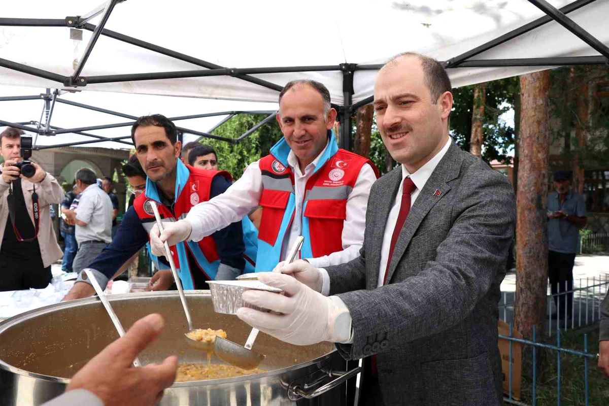 Oltu'da aşure coşkusu