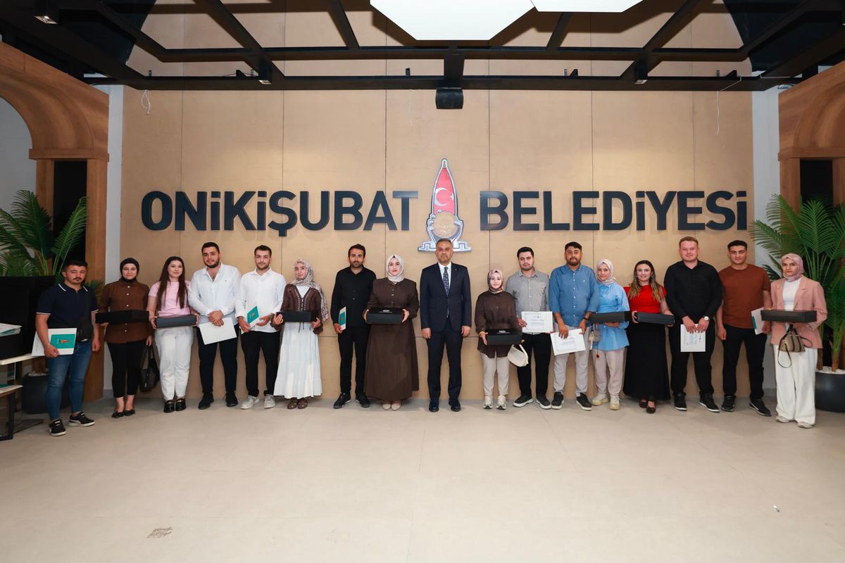 Onikişubat Belediyesi'nin Evlilik Okulu ilk mezunlarını verdi
