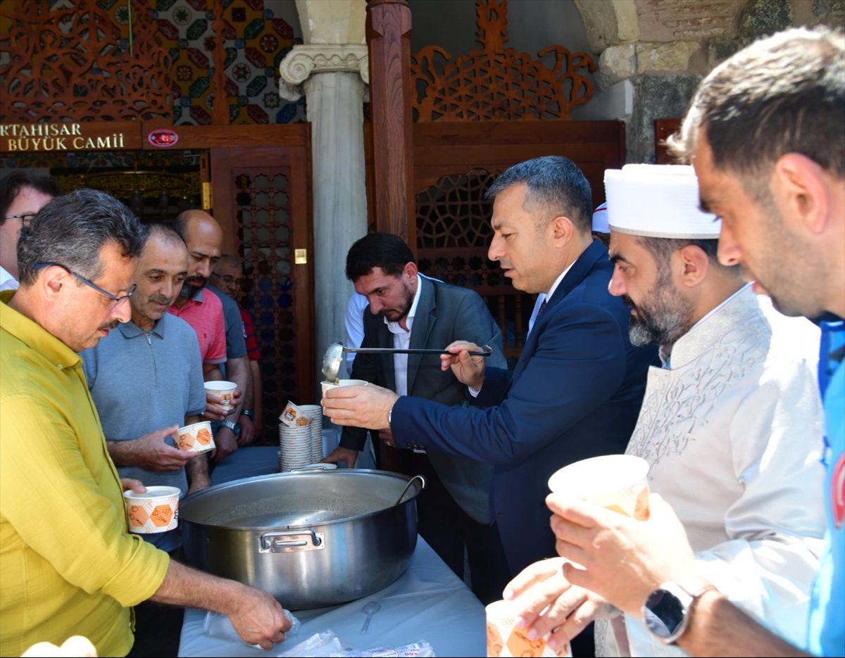 Ordu ve Trabzon'da vatandaşlara aşure ikram edildi