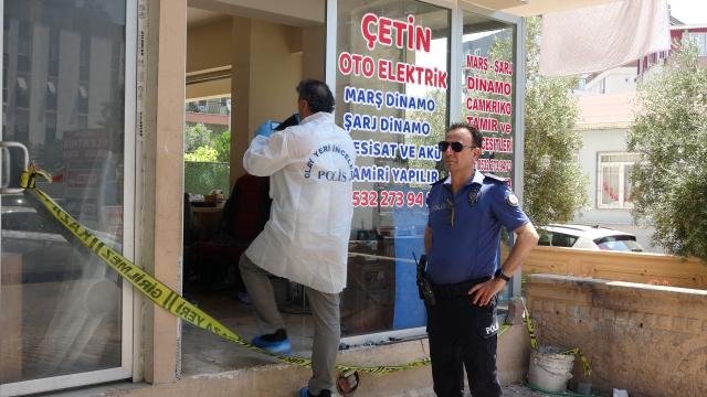 oto elektrik ustasi is yerinde 19991885 2030 1 m