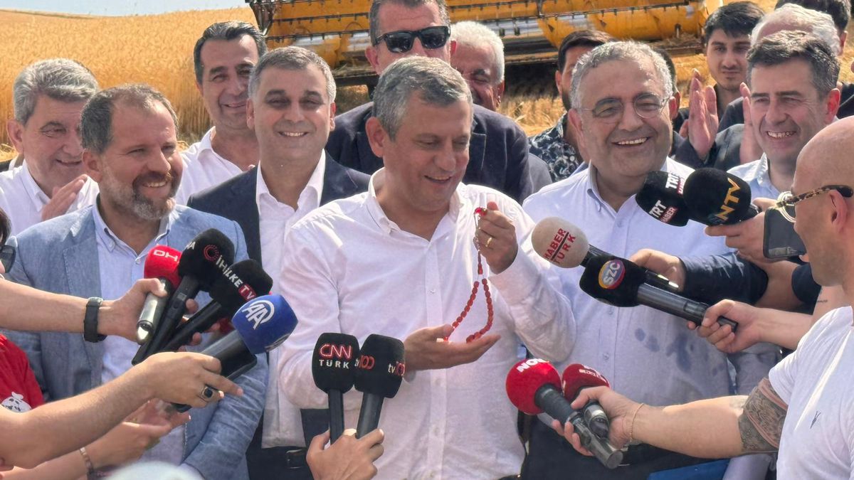 Özgür Özel: Kayyımdan sonra binaları geride bıraktık, yürüyoruz