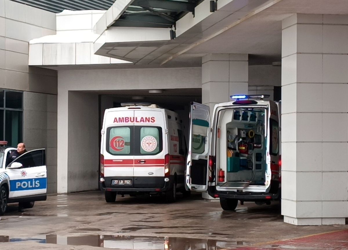 Karne günü parkta bıçaklı kavga: 16 yaşındaki öğrenci ağır yaralandı