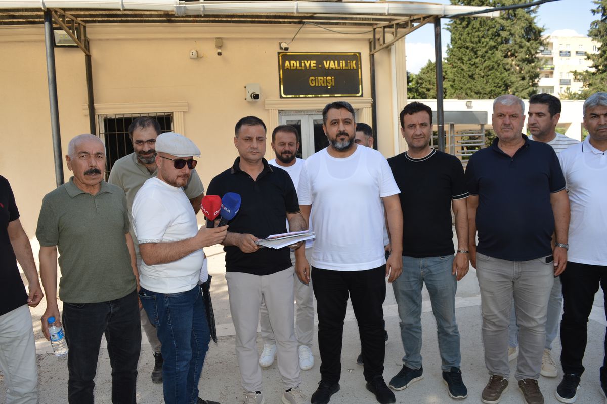 Mardin adliyesi önünde toplanan konut mağdurları