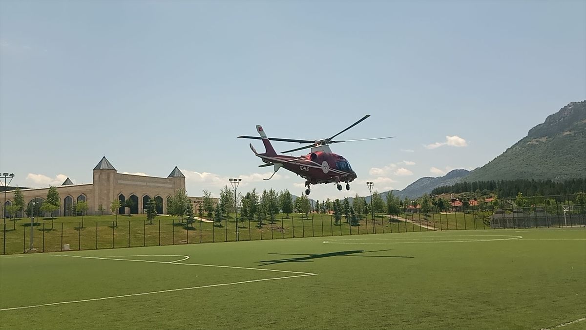 Seydişehir'de hava ambulansı felç geçiren hasta için havalandı