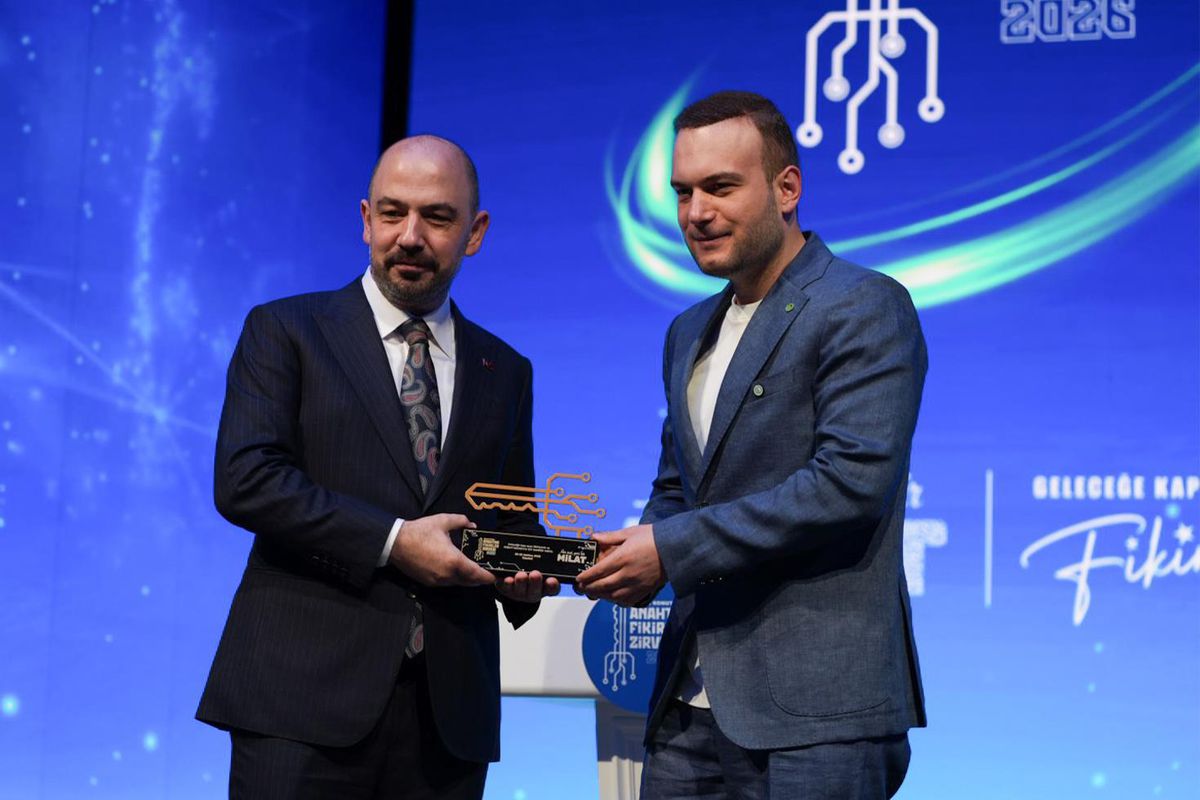 Samed Ağırbaş Anahtar Fikirler Zirvesi'nde konuşma yapıyor