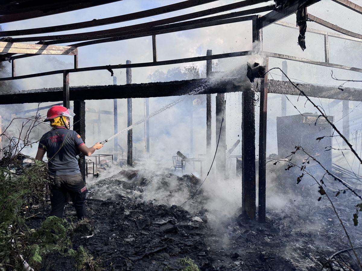 Siirt'te kafede çıkan yangın söndürüldü