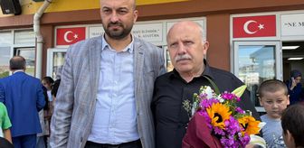 Sultanbeyli'de emekliye ayrılan 37 yıllık öğretmene öğrencilerinden sürpriz veda töreni