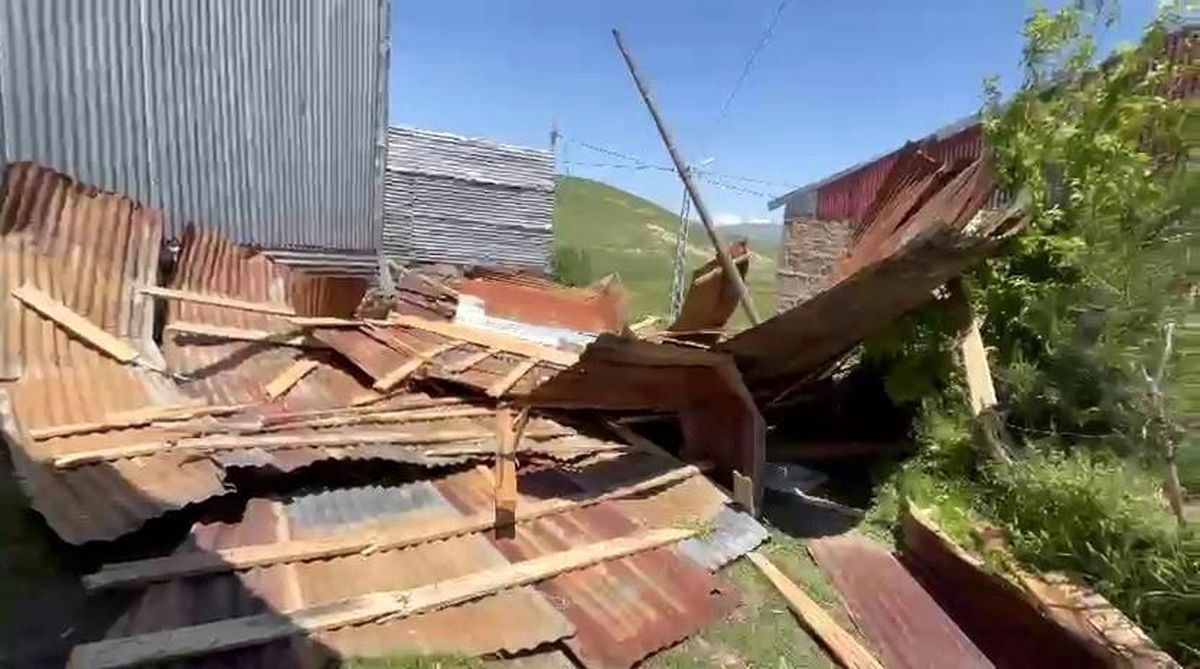 Erzurum Tekman'da sel sonrası sular altında kalan mahalle ve zarar gören evler