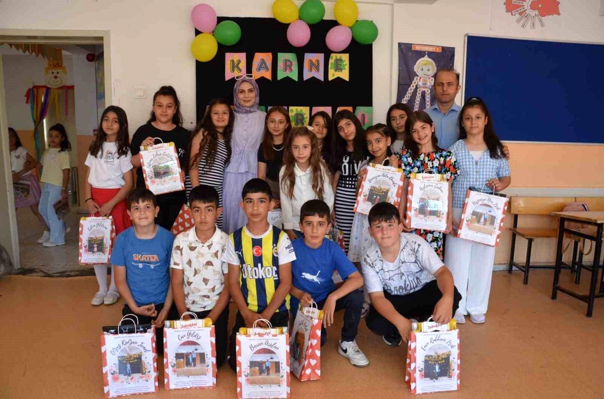 Tercan'da 1988 öğrenci karne sevinci yaşadı