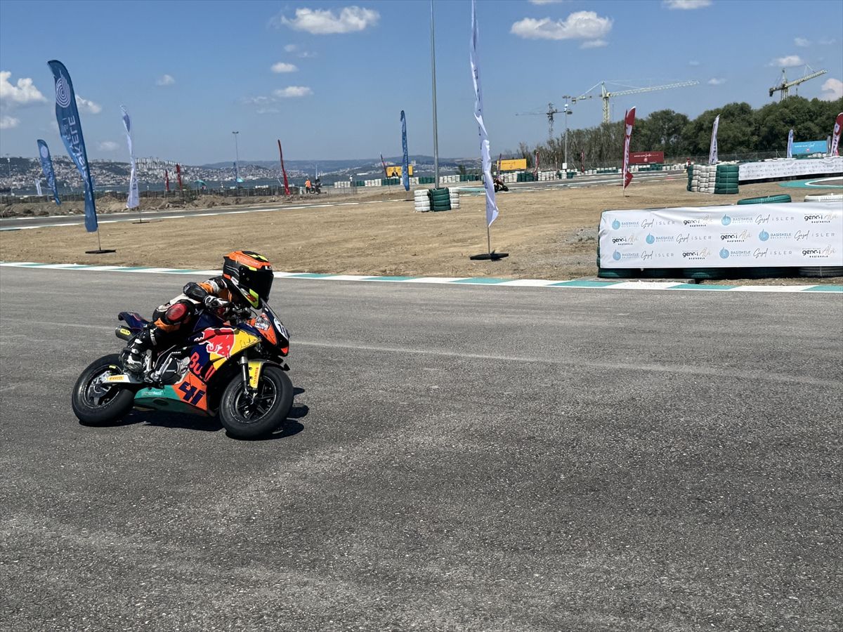 Türkiye Süpermoto ve Motomini Şampiyonası'nın 3. ayak yarışları Kocaeli'de başladı