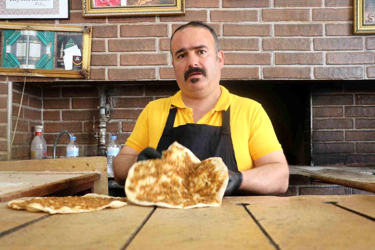 Ucuza lahmacun sattığı için şikayet edilen esnaf: ''Yüzde 15 karla satıyorum''