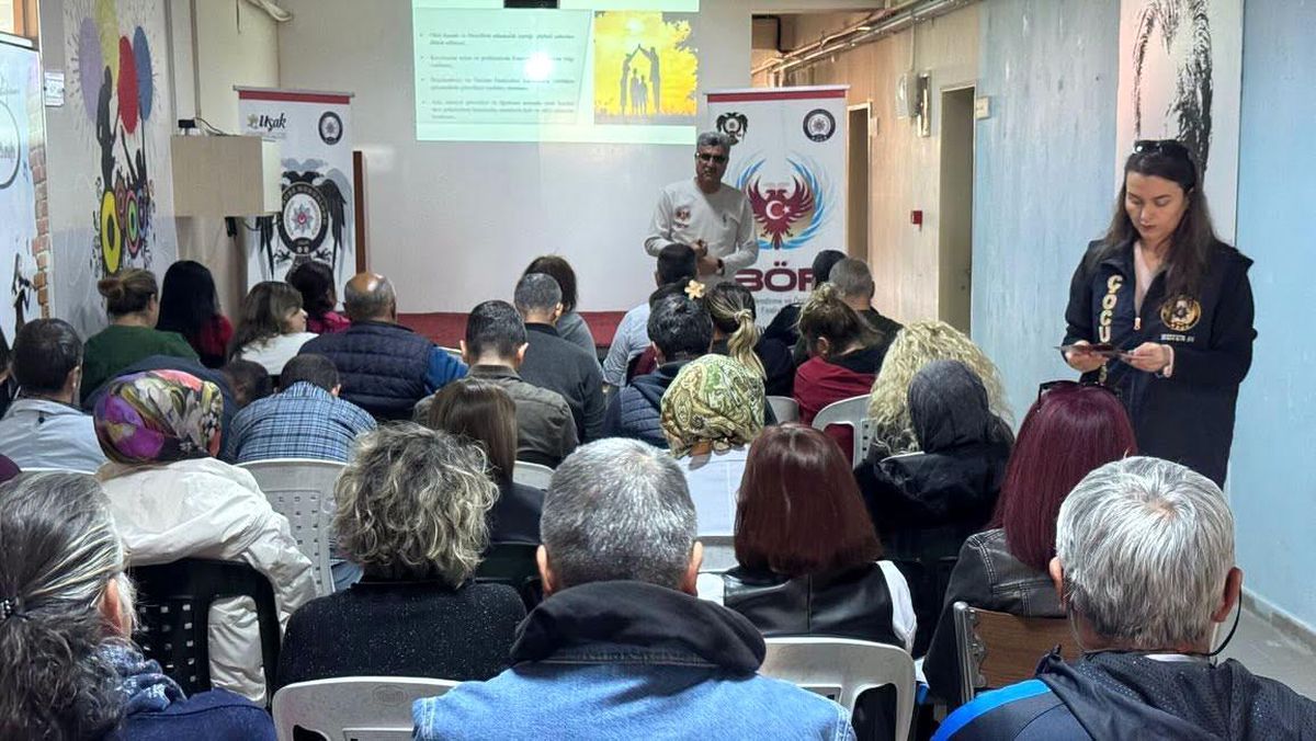 Uşak'ta okul çevrelerinde polis denetimi